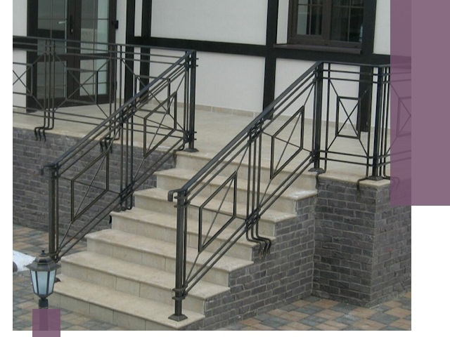 Перила для крыльца в Тынде — монтаж, изготовление и установка